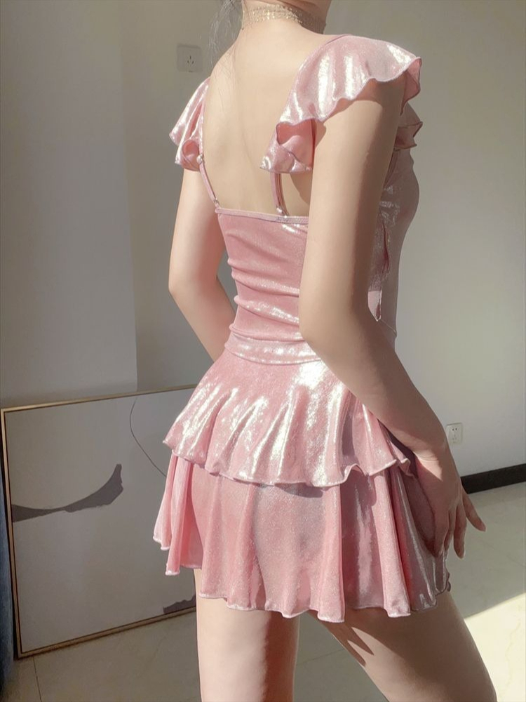 Womens Suit - ชุดว่ายน้ำสีชมพูเงาสวยหรูสำหรับผู้หญิง เสื้อท็อปทรงรัดรูปพร้อมกระโปรงด้านล่าง ช่วยเก็บหน้าท้อง ชุดว่ายน้ำสำหรับฤดูร้อน ชุดไปเที่ยวชายหาด